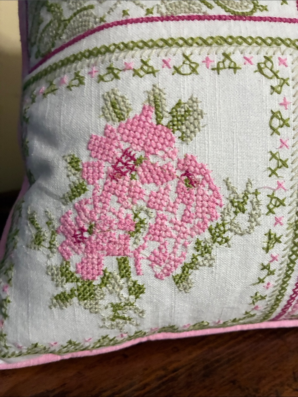 Envogue - CROSS-STITCHED FLORAL ROSE PILLOW - Picture 6 of 13